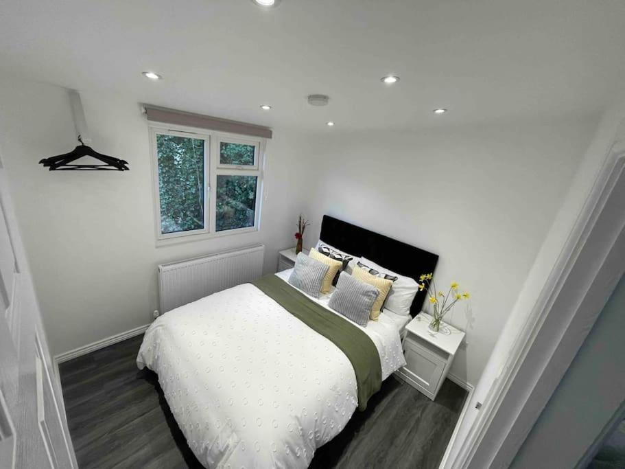 The Cabin Welwyn Garden City Exterior photo